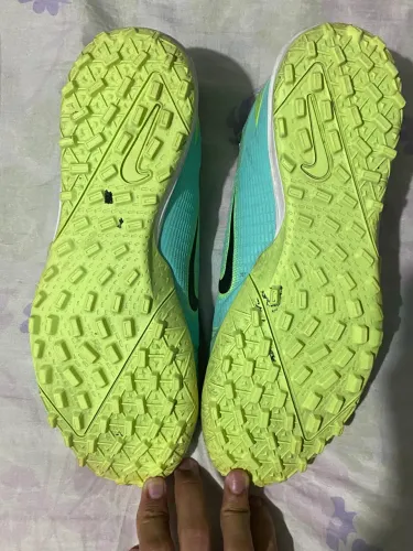 Vendo essa chuteira Nike Mercurial 44 ideal pra quem calça 43