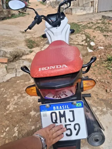 Vendo pop 110 toda em dias