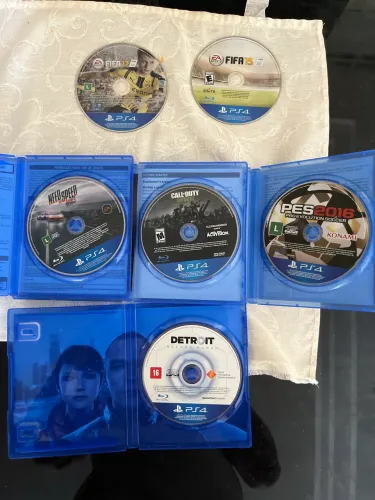 FIFA 17 & 15, CALL OF DUTY WWII, PES 2016, DETROIT Become Human - Jogos para PS4