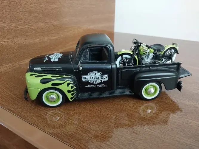 Miniatura de carro Ford F1 coleção Harley Davidson 1/24