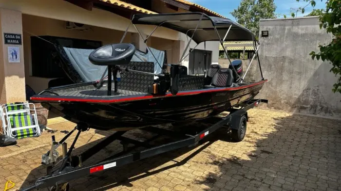 Barco 5,5mt Calaça 1,80 boca + Motor mercury 50 HP Partida elétrica +Carretinha - Kit 2025