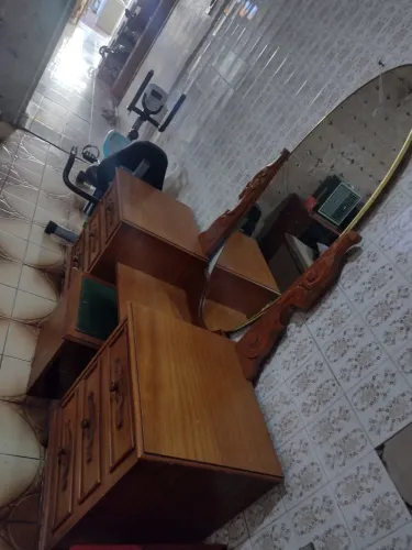 Vendo penteadeira de madeira maciça com 6 gavetas