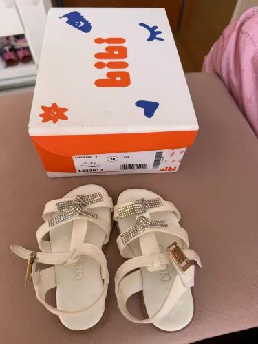 Sandália de couro bebê tamanho 20
