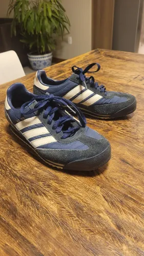 Tenis Adidas SL72 número 34
