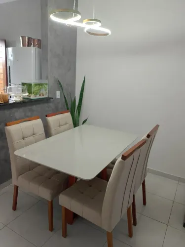 Mesa de jantar 4 cadeiras em madeira