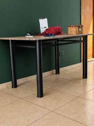 MESA DE FERRO COM PEDRA DE GRANITO 