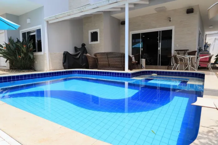 Casa mobiliada com piscina e 4 quartos em Penha
