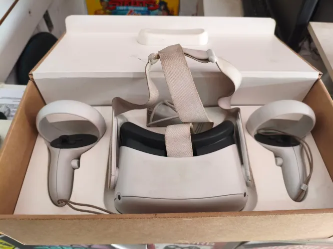 Óculos Meta Quest 2 VR 128gb(Marcas de Uso,Sujo e com o ajustador quebrado,porém funciona)