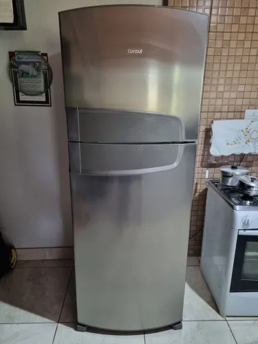 Vendo geladeira consul biplex cor inox.