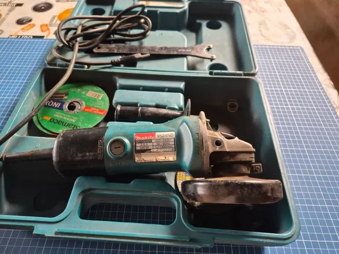 Esmerilhadeira Angular MAKITA - 9524NB 540w/220V