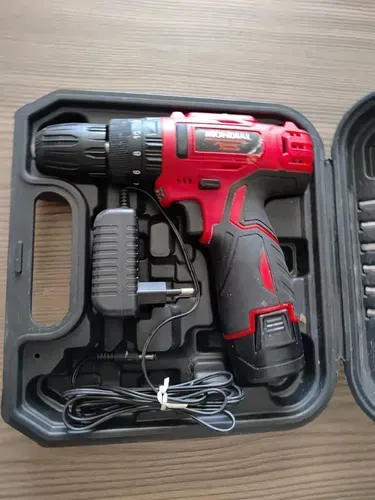 Furadeira Parafusadeira de impacto 3/8" a bateria 12V com maleta e acessórios