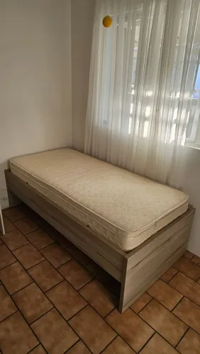 Cama de solteiro com colchão