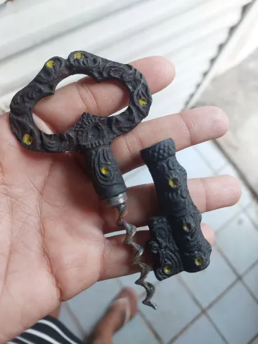 Abridor de garrafa formato de chave