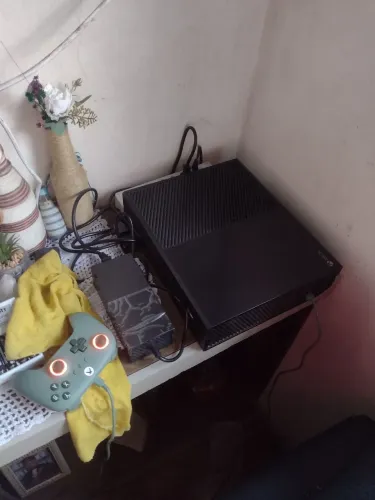 Vende-se um vídeo game ? todo bom com live de 10 dias se for pega na hora 