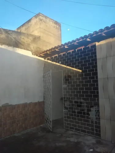 VENDE-SE CASA