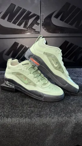 Tênis Masculino/ Nike shox verde e preto