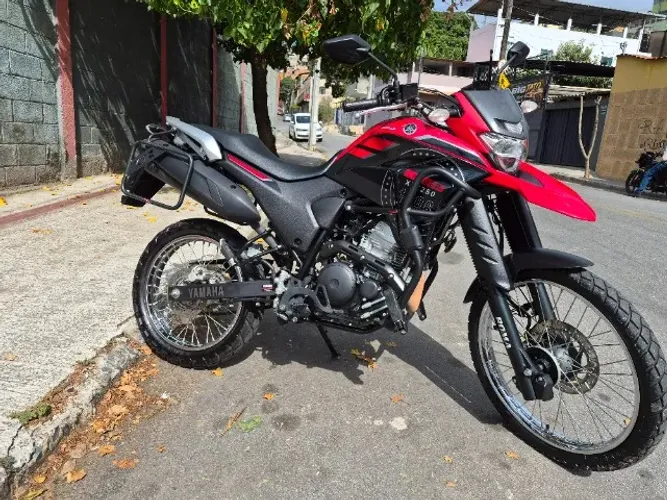 Lander 250cc 2024 com protetores de carenagem