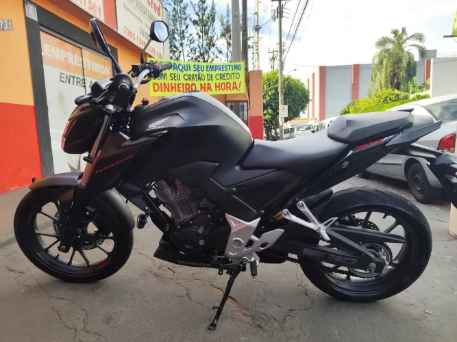 Vendo cb 300 Twister único dono impecável com somente 11 mil km