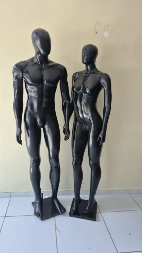 Par de manequins Masculino e Feminino
