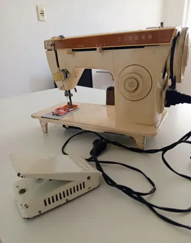 Máquina de Costura Singer (110v)