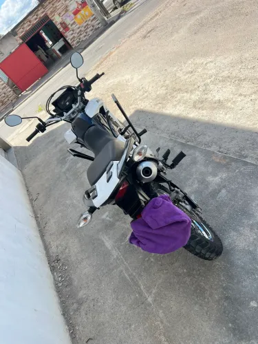 Bros 160 única dona, moto novinha, conservada ando pouco