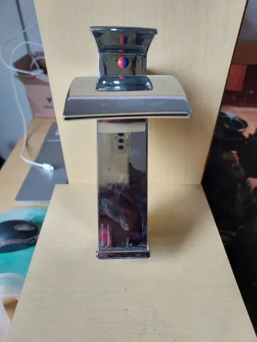 Vende-se Torneira Quente/Fria (nunca usada)Valor: 70,00