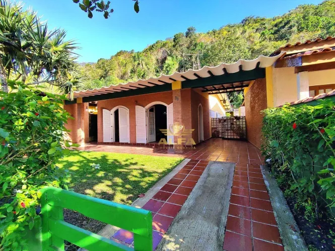 Casa à venda com 3 dormitórios - Condomínio com segurança e lazer - Jardim Albamar, Guaruj