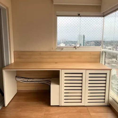MESA DE TRABALHO COM ARMÁRIO VENEZIANA