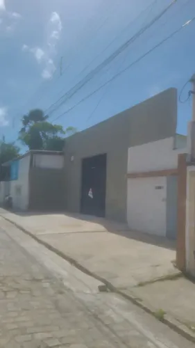 Imóvel para aluguel possui 228 metros quadrados em Feitosa - Maceió - AL