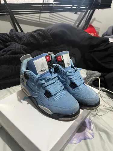 Air Jordan 4 retrô "University Blue"