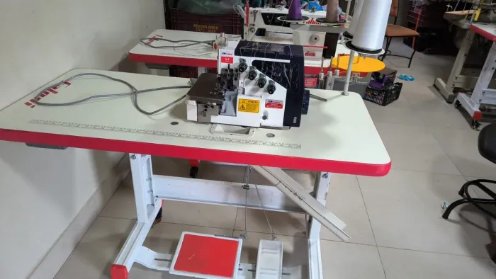Máquina overlock eletrônica (ponto cadeia)