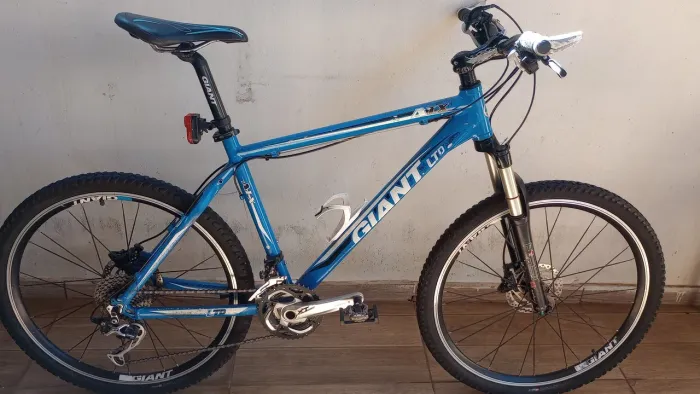 Montain Bike Giant ATX Ltd