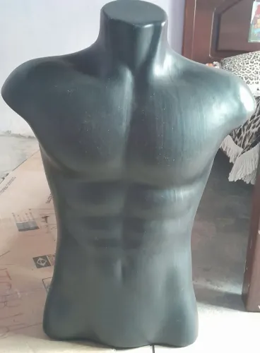 Manequim masculino preto