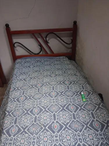 Cama madeira com ferro