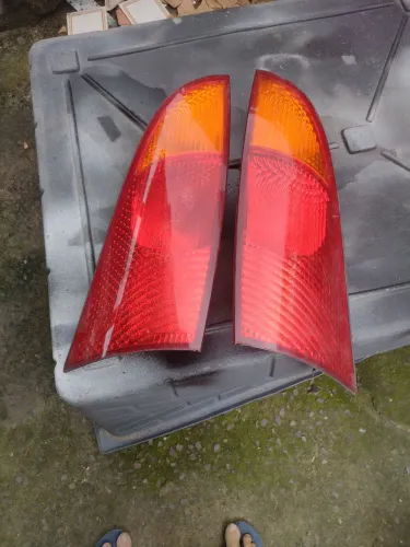 Vendo lanternas traz Focus 2004 100 reais o par