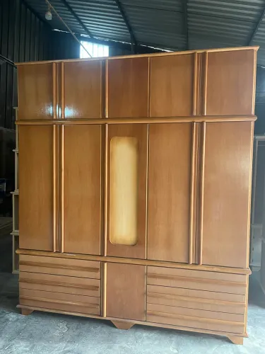 Vende-se guarda roupa triplex de 3,4,5 e 6 portas mais informações no numero *