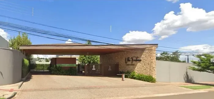 Sobrado alto padrão em Condomínio fechado com 650 m² úteis com 4 suítes em Maringá