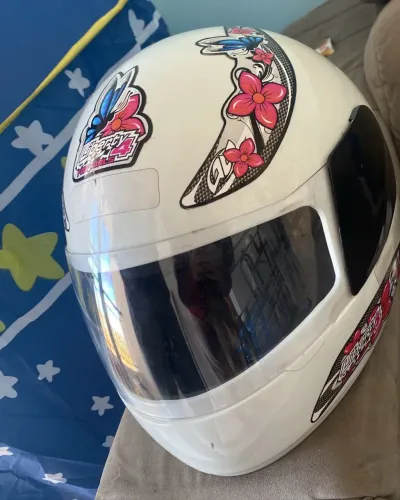 Vendo capacete feminino