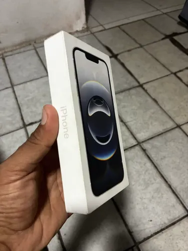 Vendo iPhone 16e 128GB na cor branca, estado de novo.
