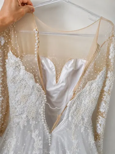 Vestido de noiva usado 1 vez, zíper rasgado.