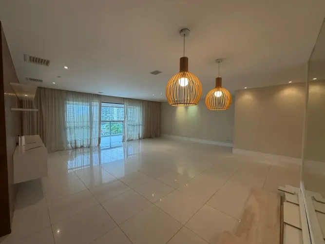 Apartamento para locação no condomínio Santa Monica Jardins, Barra da Tijuca.
