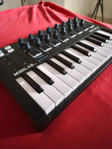 Teclado controlador arturia minilab mkii