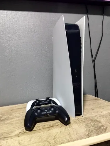 PS5 modelo FAT, muito novo!