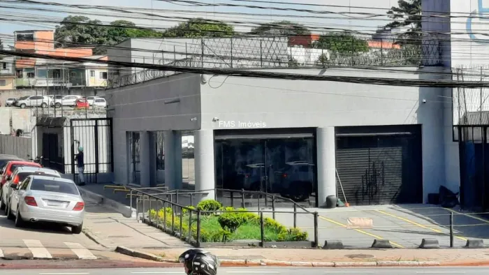 Aluguel de loja comercial no Morumbi, São Paulo-SP: 1 sala, 3 banheiros, 15 vagas de garag