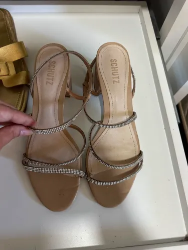 Sapatos Arezzo, Schütz e Santa Lolla