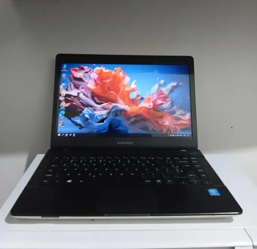 Notebook Samsung core i3-5005U, 4gb de ram, HD de 500gb, windows 10