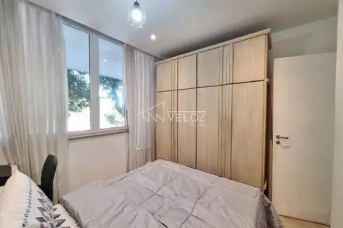 Apartamento - / Residencial / Glória