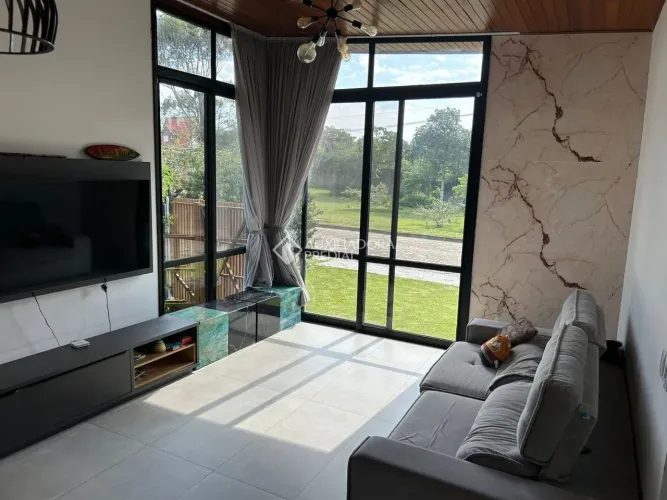 Casa à venda no Condomínio Village das Alamandas - Conforto, Elegância e Segurança