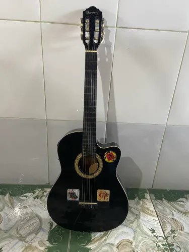 Vendo violão semi novo Giannini
