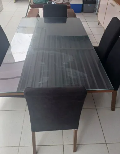 Mesa tampa de vidro c/6 cadeiras .Pagamento somente Pix